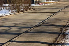 В поселке ЛМС района Вороново провели ямочный ремонт дорог вблизи домов № 26 и № 27